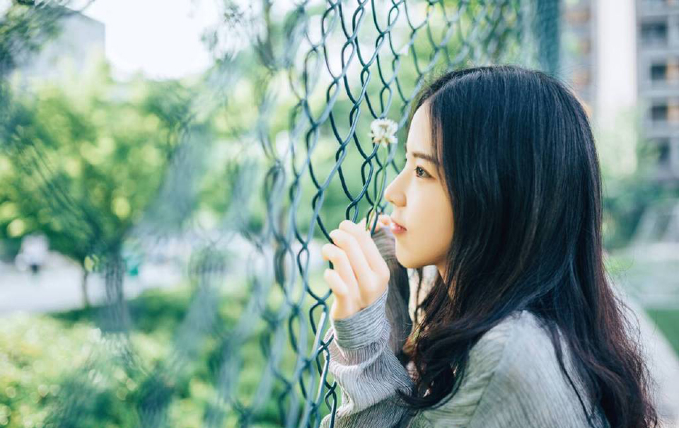 我们为什么需要美女，可能她们改变你的生活习性，让人感这个世界充满期待，虽然当你觉得期待的东西就要得到的时候，她们马上去普度众生，让其他人觉得生活充满期待。——韩寒《像少年啦飞驰》
